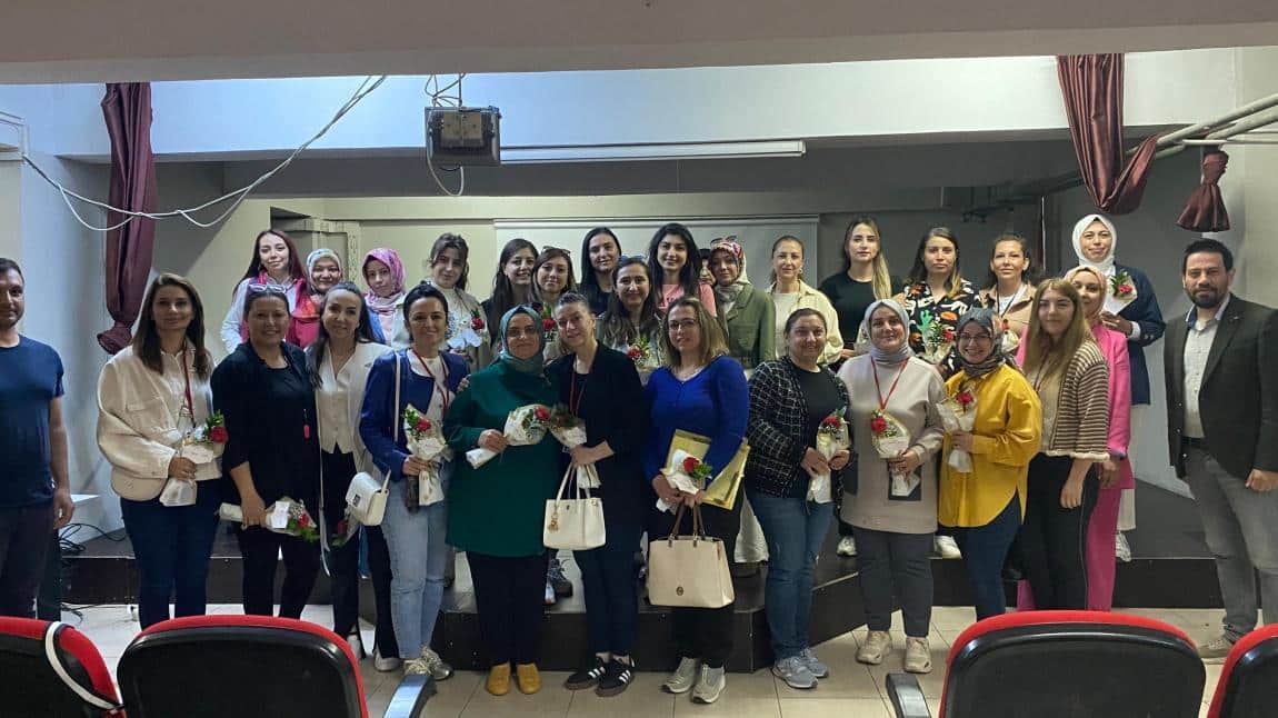 Okulumuz Öğretmenlerinin ve Okul Aile Birliği Yönetim Kurulu Üyelerimizin Anneler Gününü Kutladık
